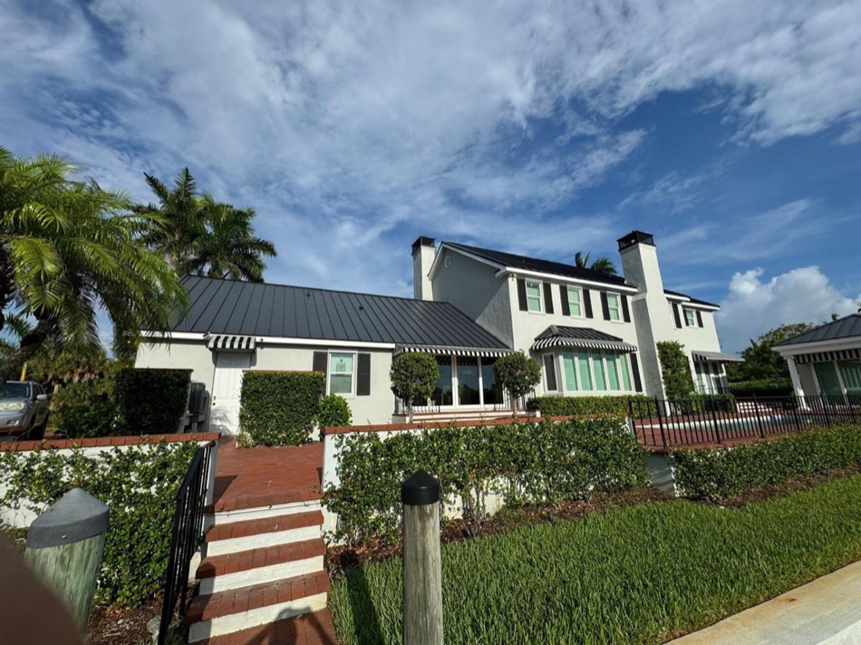 Finished exterior painting project in Sarasota, FL